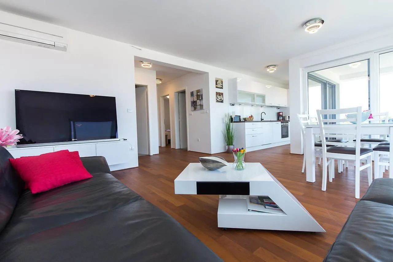 Apartments Niko Malinska