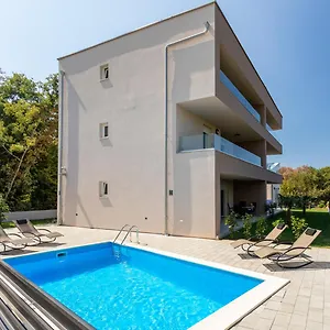 Neda Apartament